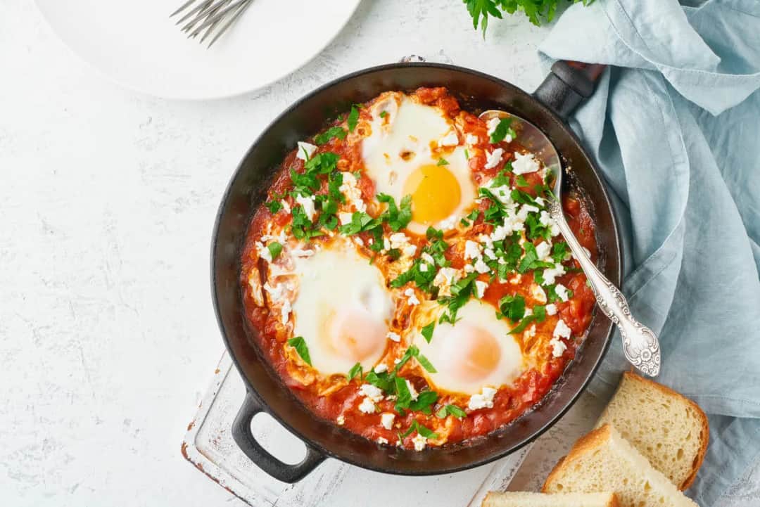 Co zjeść na śniadanie wegetariańskie? 10 zdrowych pomysłów na start dnia