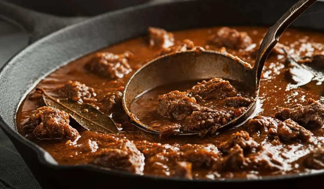 Jak dietetycznie zagęścić sos? Zdrowe alternatywy i przepisy