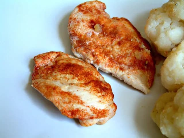Jak zrobić dietetyczną pierś z kurczaka – proste i zdrowe przepisy bez utraty smaku