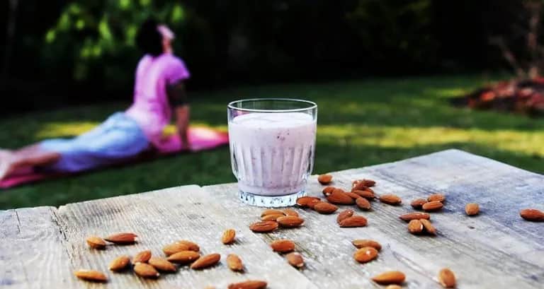 Kiedy pić shake proteinowy, aby osiągnąć najlepsze efekty? Porady i wskazówki