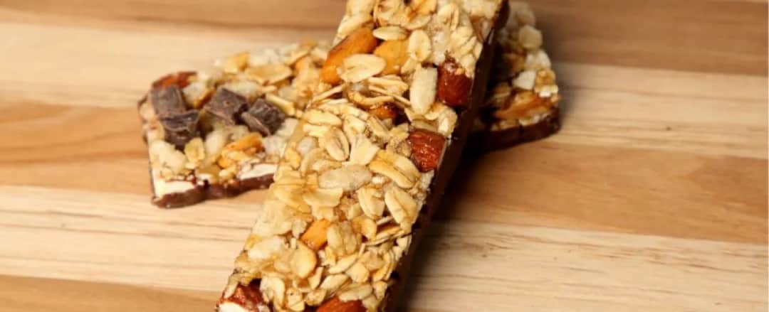 Baton proteinowy przed czy po treningu - co przynosi lepsze efekty?